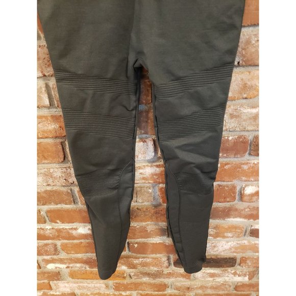 Belly Bandit Mother Tucker compression stretch maternity leggings. - Picture 4 of 6